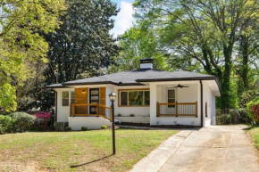 Southern Comfort Renovated, Relaxing, Ready Minutes from Downtown and Mercedes Benz Stadium